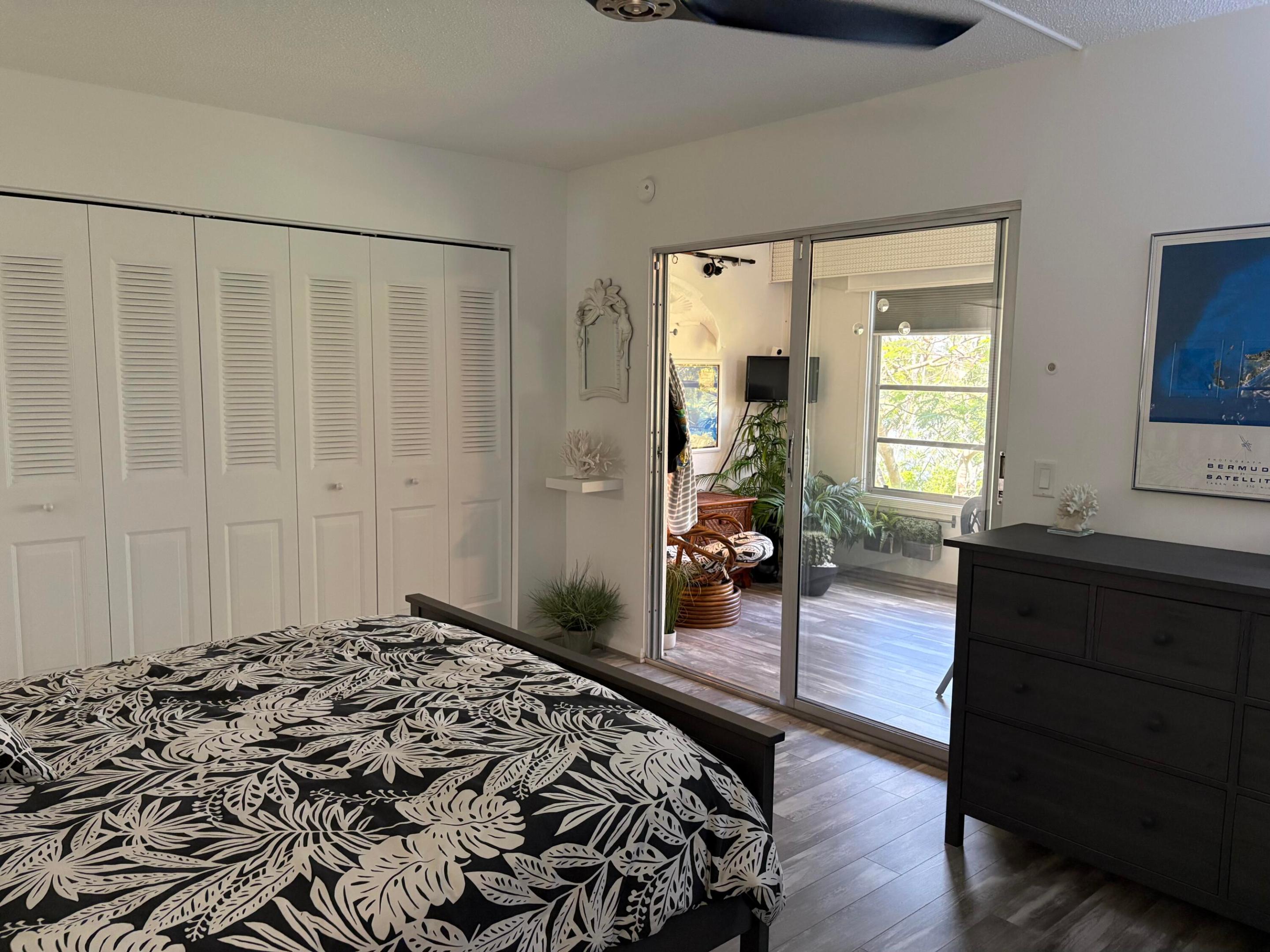 SOUTHAMPTON CONDO - Residential