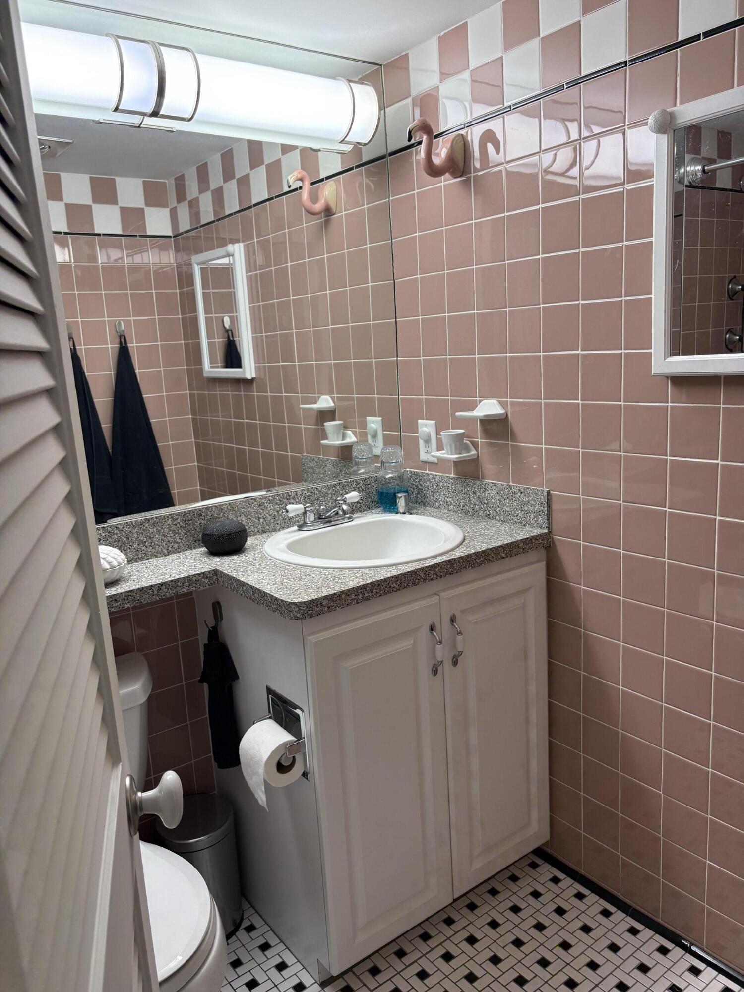 SOUTHAMPTON CONDO - Residential