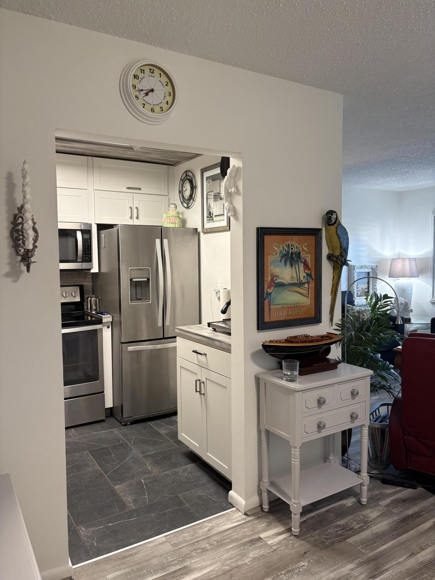 SOUTHAMPTON CONDO - Residential