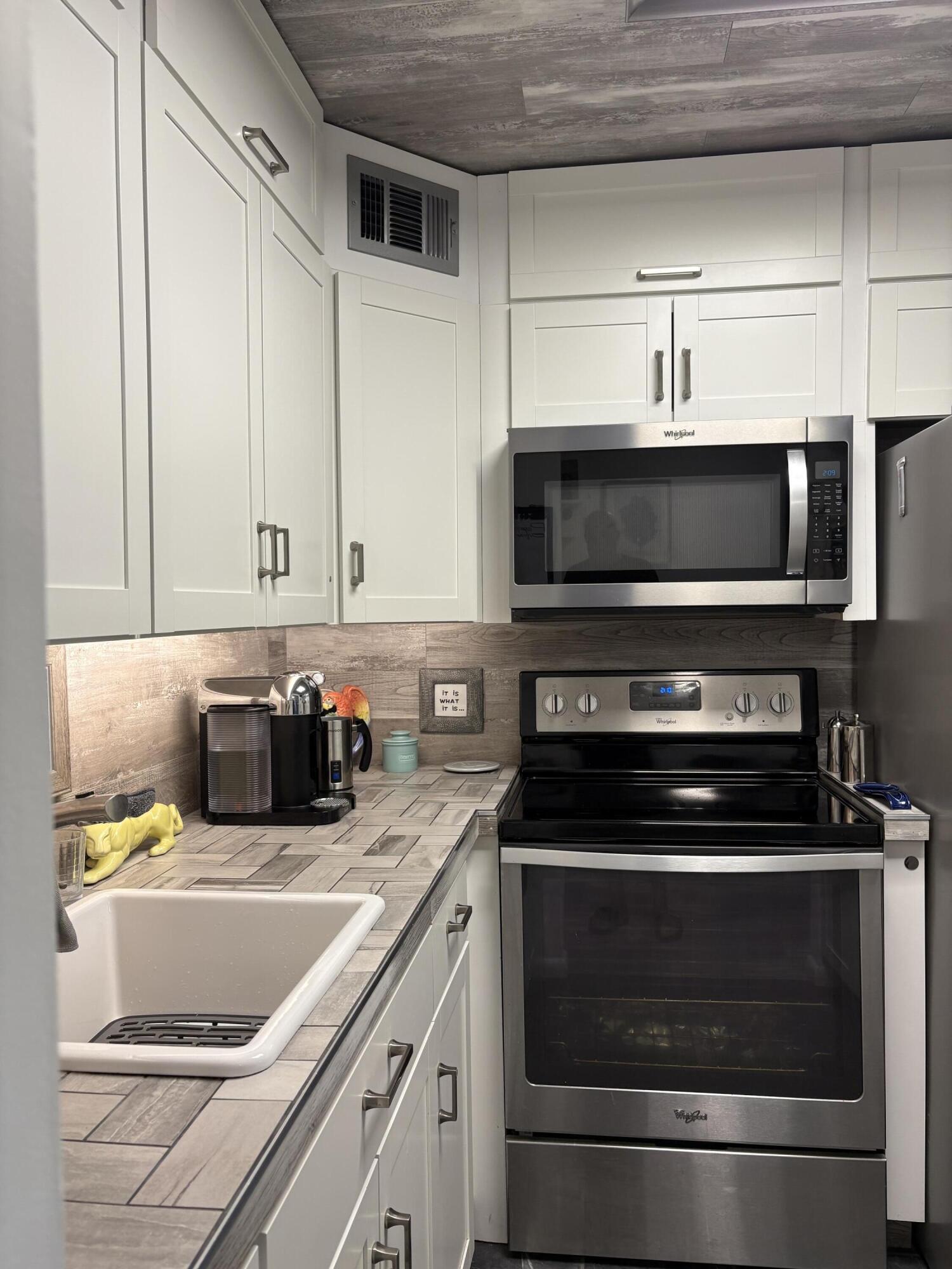 SOUTHAMPTON CONDO - Residential