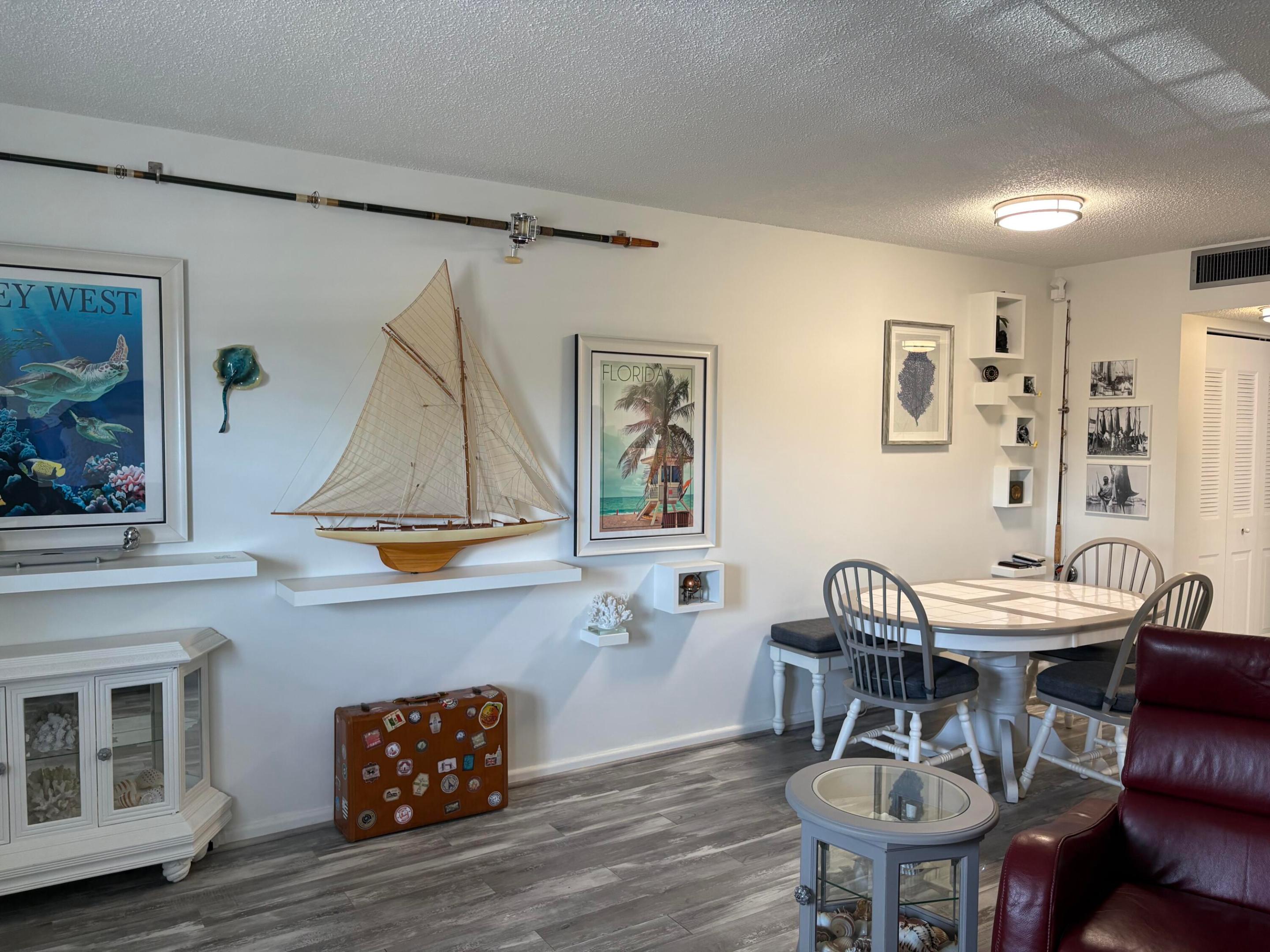 SOUTHAMPTON CONDO - Residential