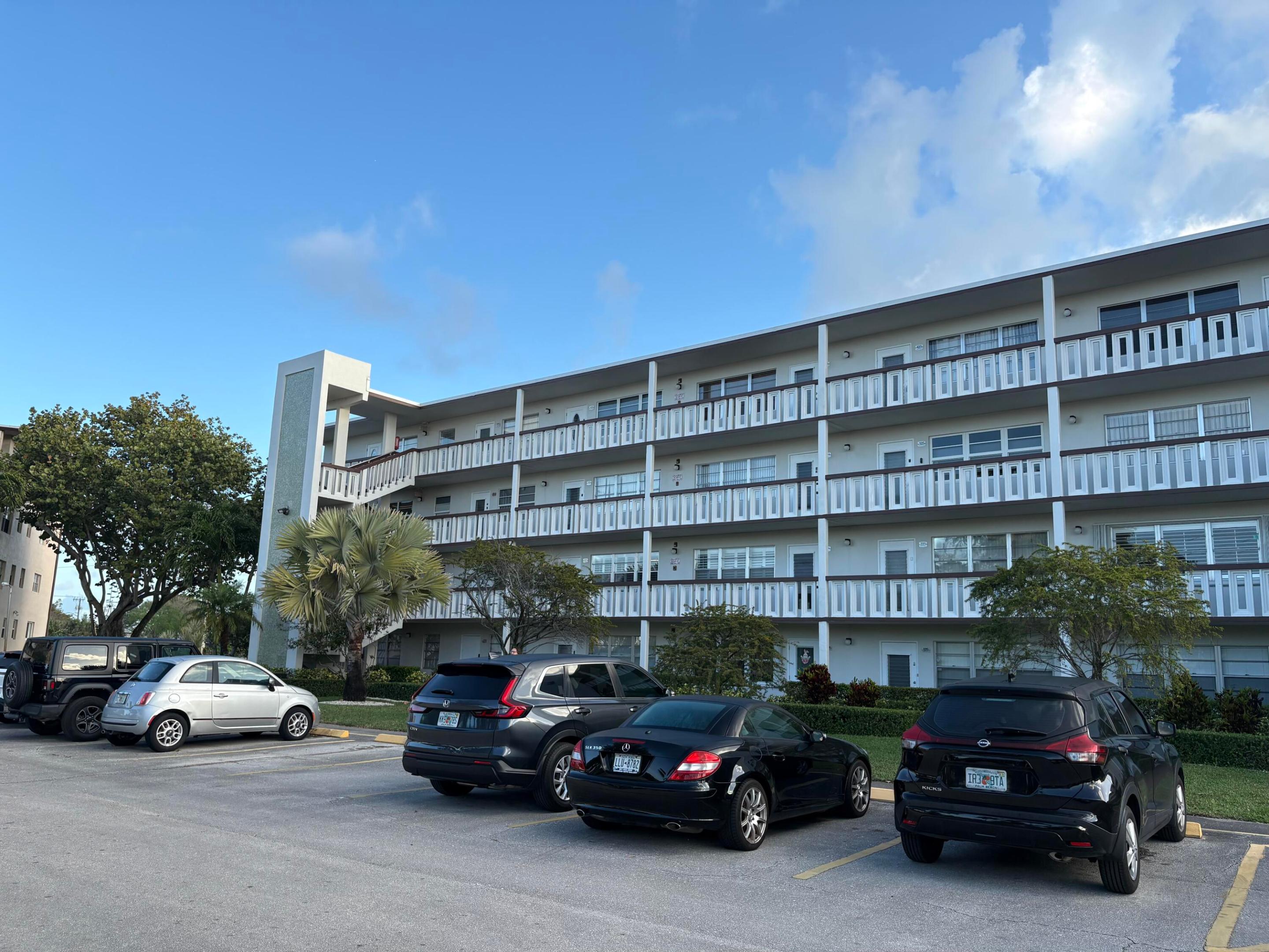 SOUTHAMPTON CONDO - Residential