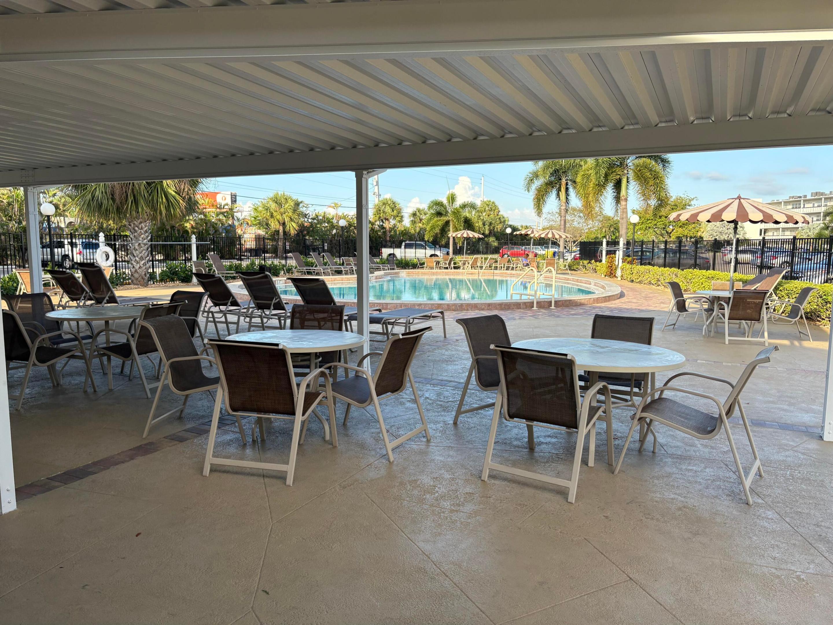 SOUTHAMPTON CONDO - Residential