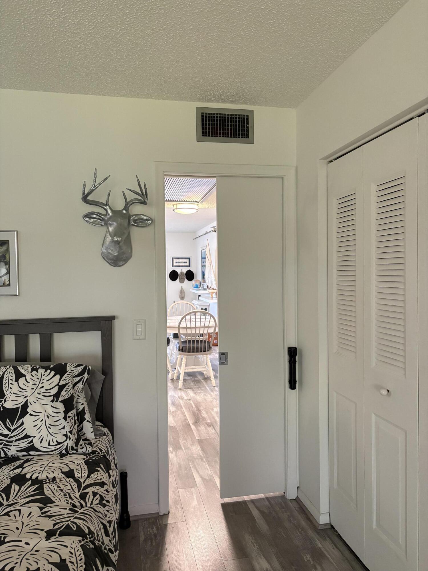 SOUTHAMPTON CONDO - Residential