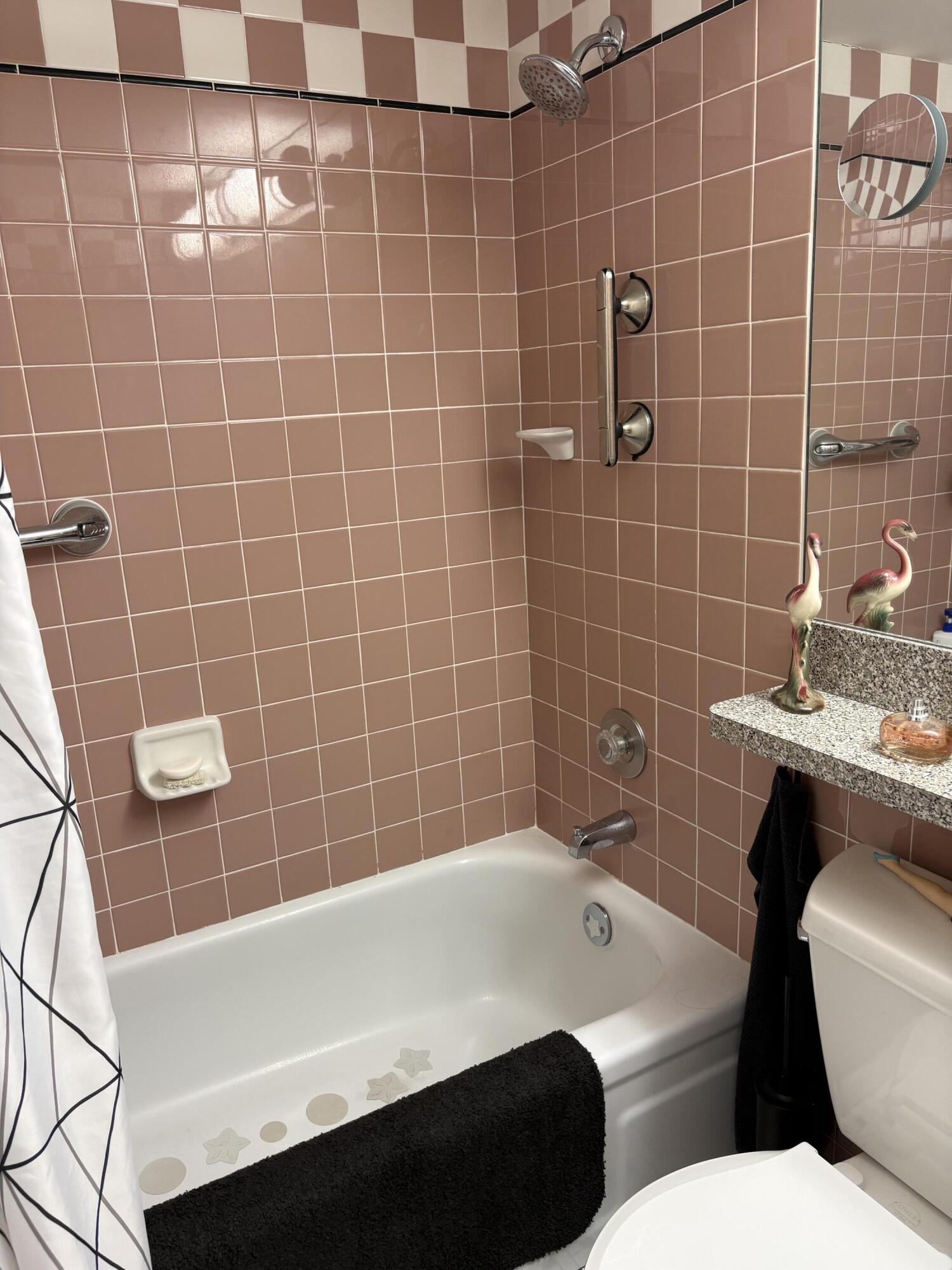 SOUTHAMPTON CONDO - Residential