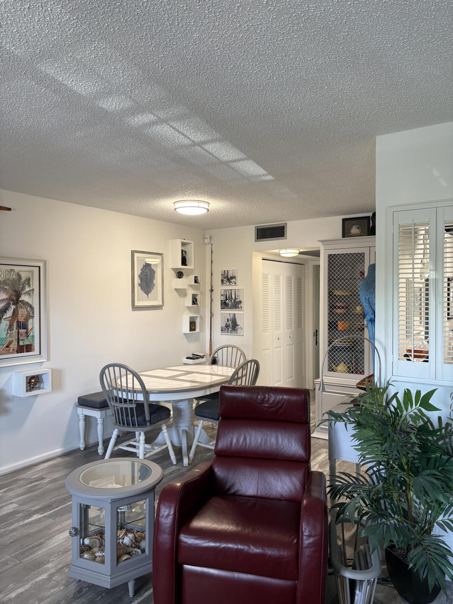 SOUTHAMPTON CONDO - Residential