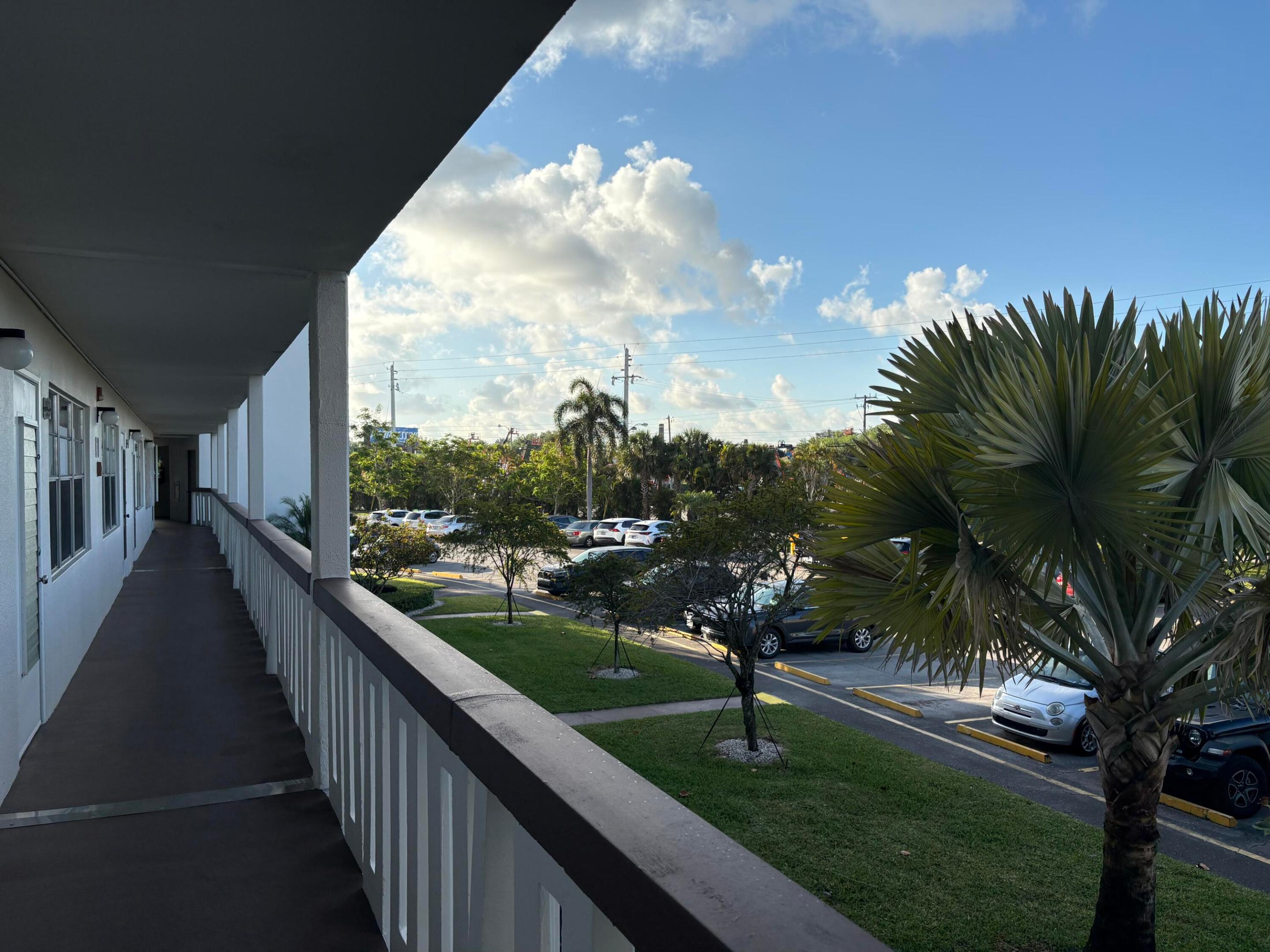 SOUTHAMPTON CONDO - Residential