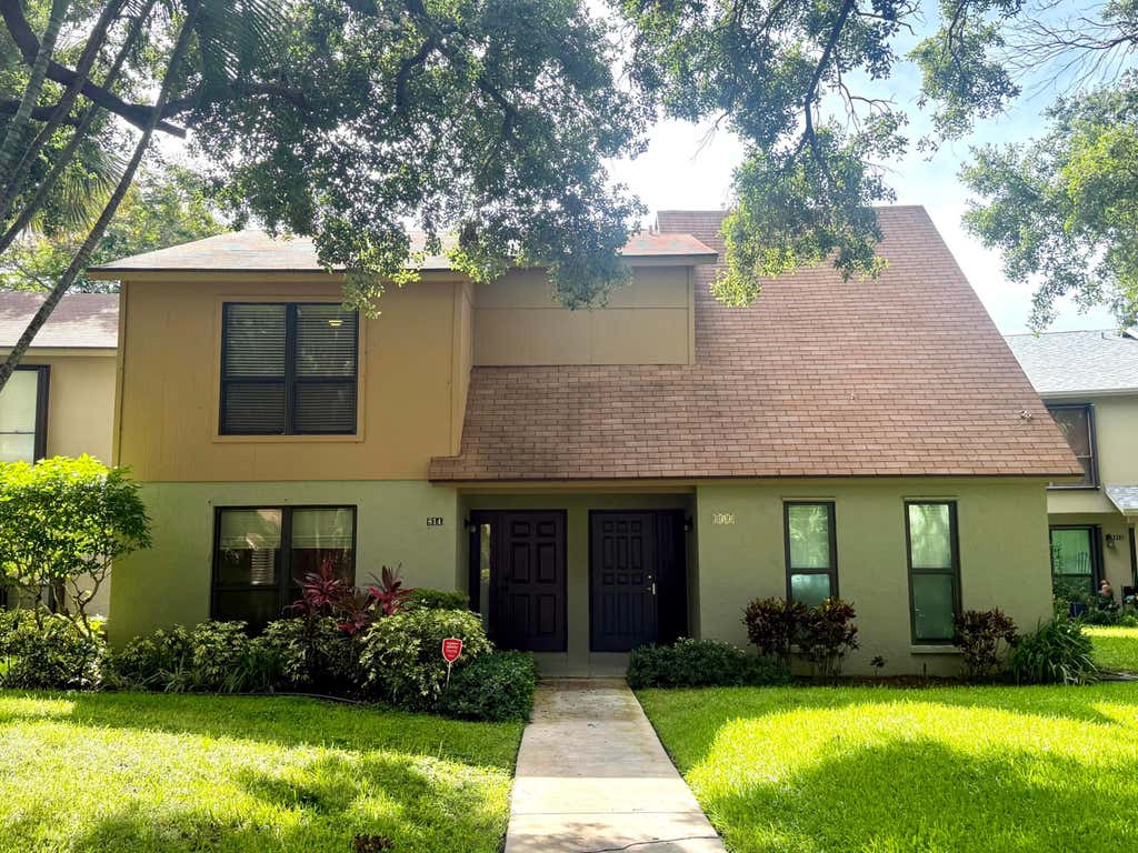 Photo of 814 Sandtree Drive, Palm Beach Gardens, FL 33403 (MLS # B26050804)