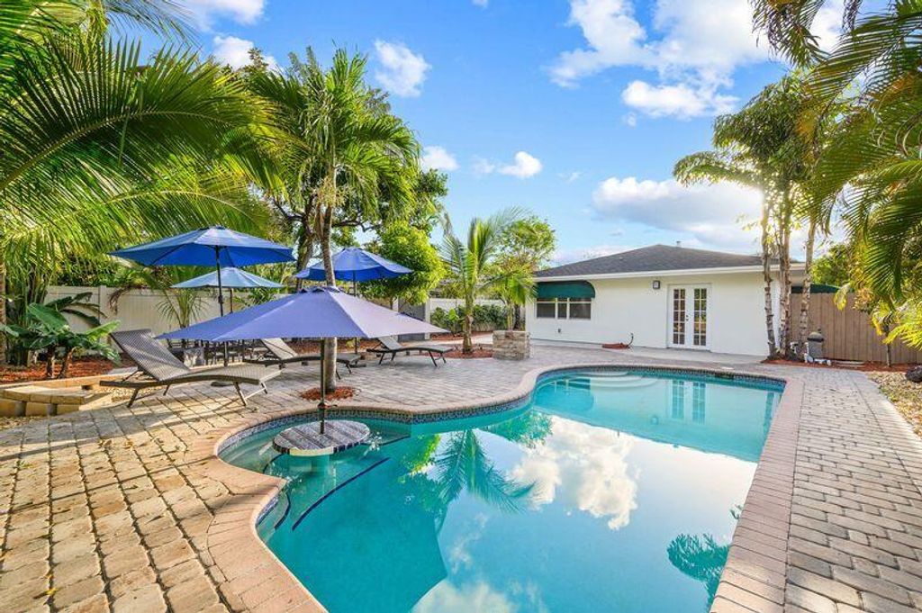 Photo of 1306 NE 14th Avenue #2, Fort Lauderdale, FL 33304 (MLS # B26023200)
