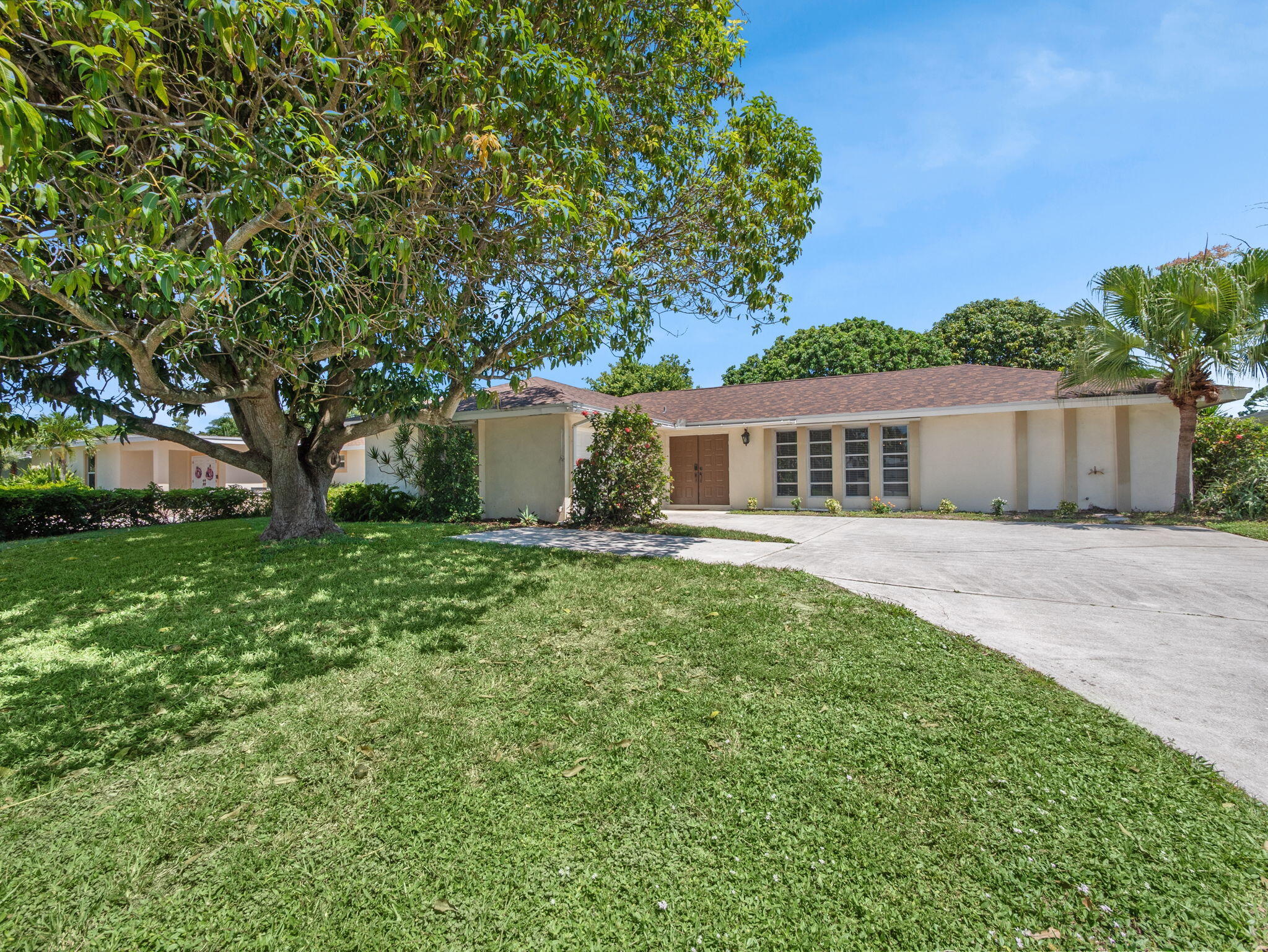 Move-In Ready Gem in the Heart of Palm Beach Gardens - No HOA!Welcome to 4371 Flax Court -- a charming 3-bedroom, 2-bath home nestled on a quiet cul-de-sac in one of Palm Beach Gardens' most desirable non-HOA neighborhoods. Featuring a well-designed split floor plan, this residence offers the perfect blend of comfort, privacy, and functionality.Enjoy peace of mind with a newer roof (2021) and the convenience of a move-in ready interior, ideal for both first-time buyers and those looking to downsize without sacrificing space. The expansive covered and screened patio creates a true Florida outdoor living experience--perfect for morning coffee, weekend BBQs, or relaxing evenings.The fully fenced backyard provides ample room to roam, play, or garden--complete with mature fruit