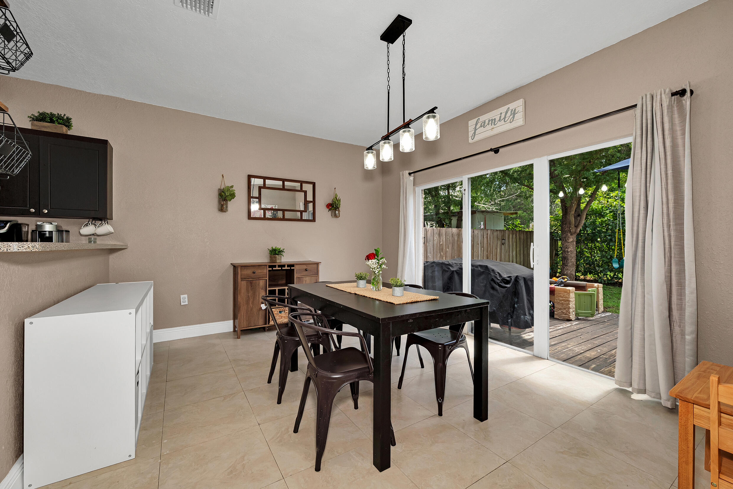 EMILIOS PLACE AT OASIS - Residential
