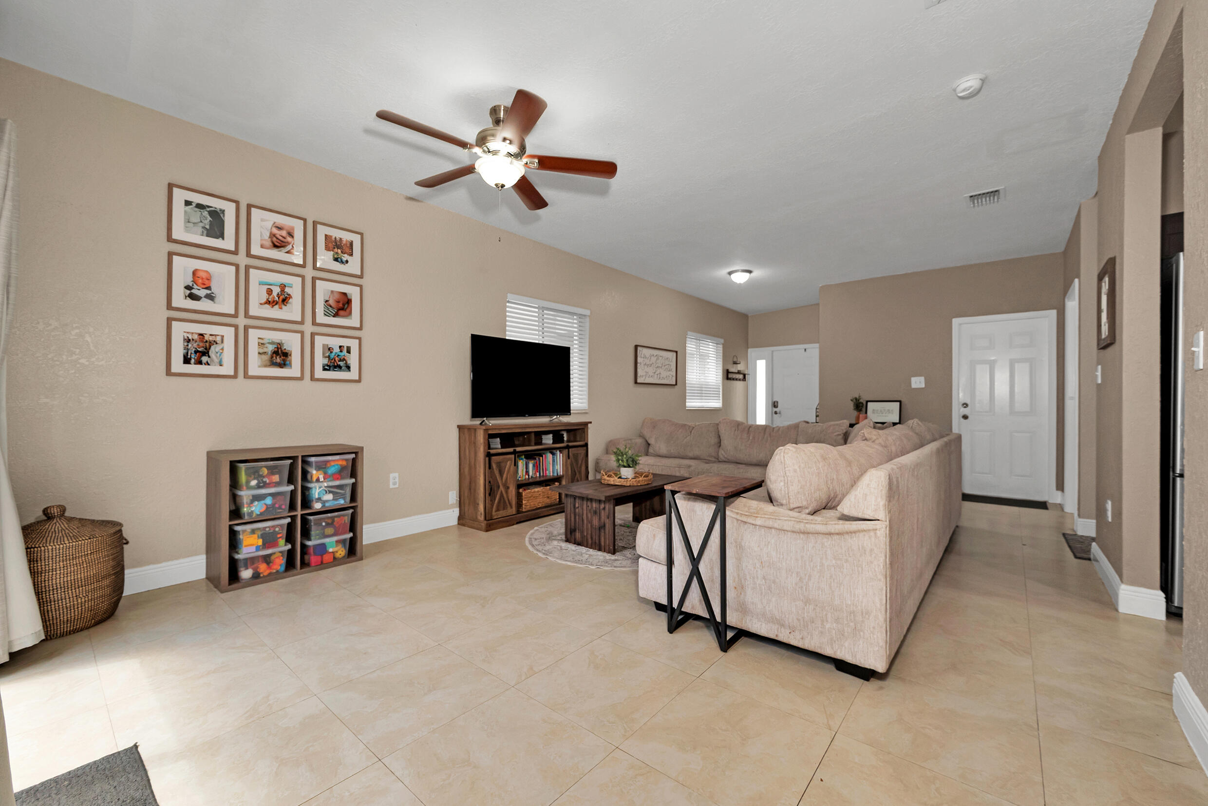 EMILIOS PLACE AT OASIS - Residential