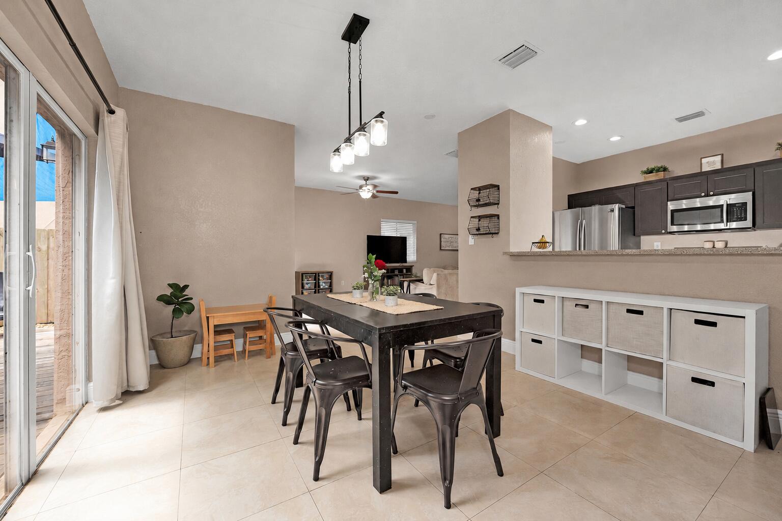 EMILIOS PLACE AT OASIS - Residential