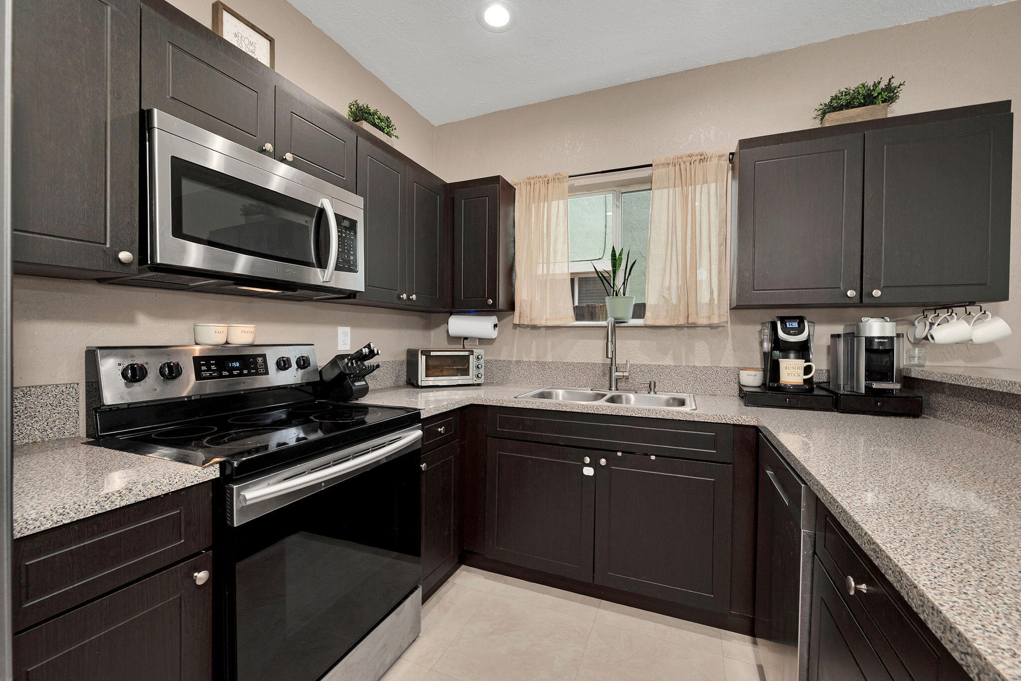 EMILIOS PLACE AT OASIS - Residential