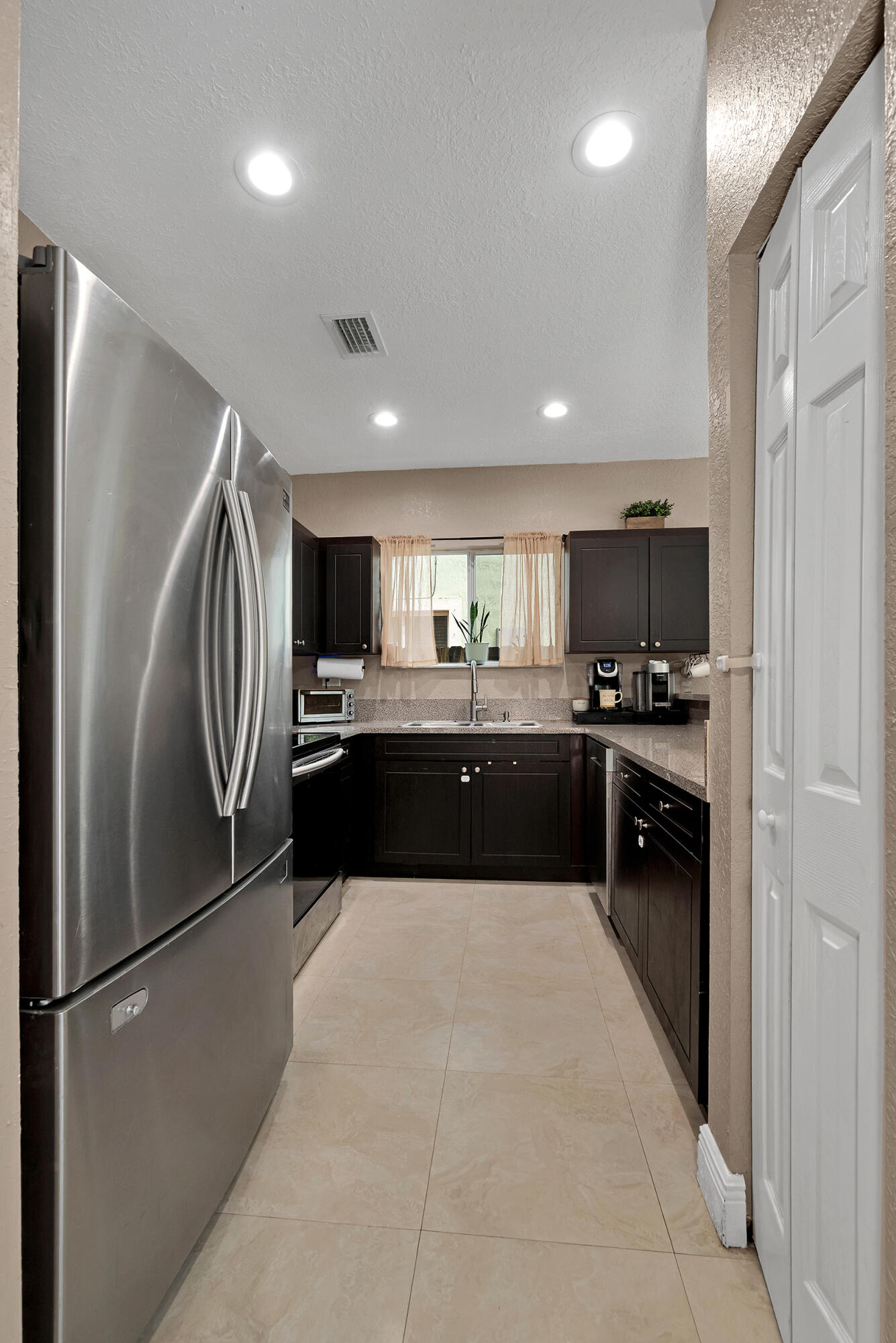 EMILIOS PLACE AT OASIS - Residential