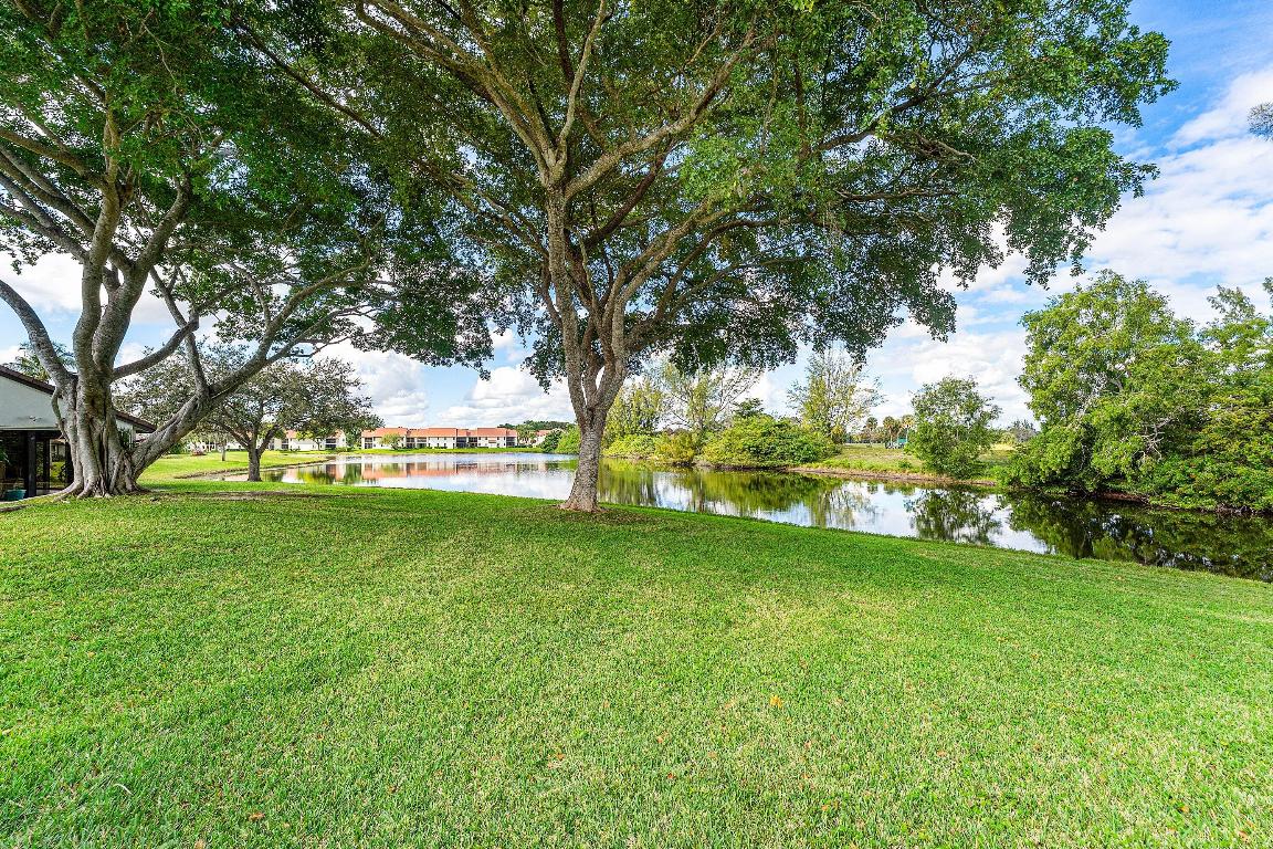 5574 Parkwalk Circle E