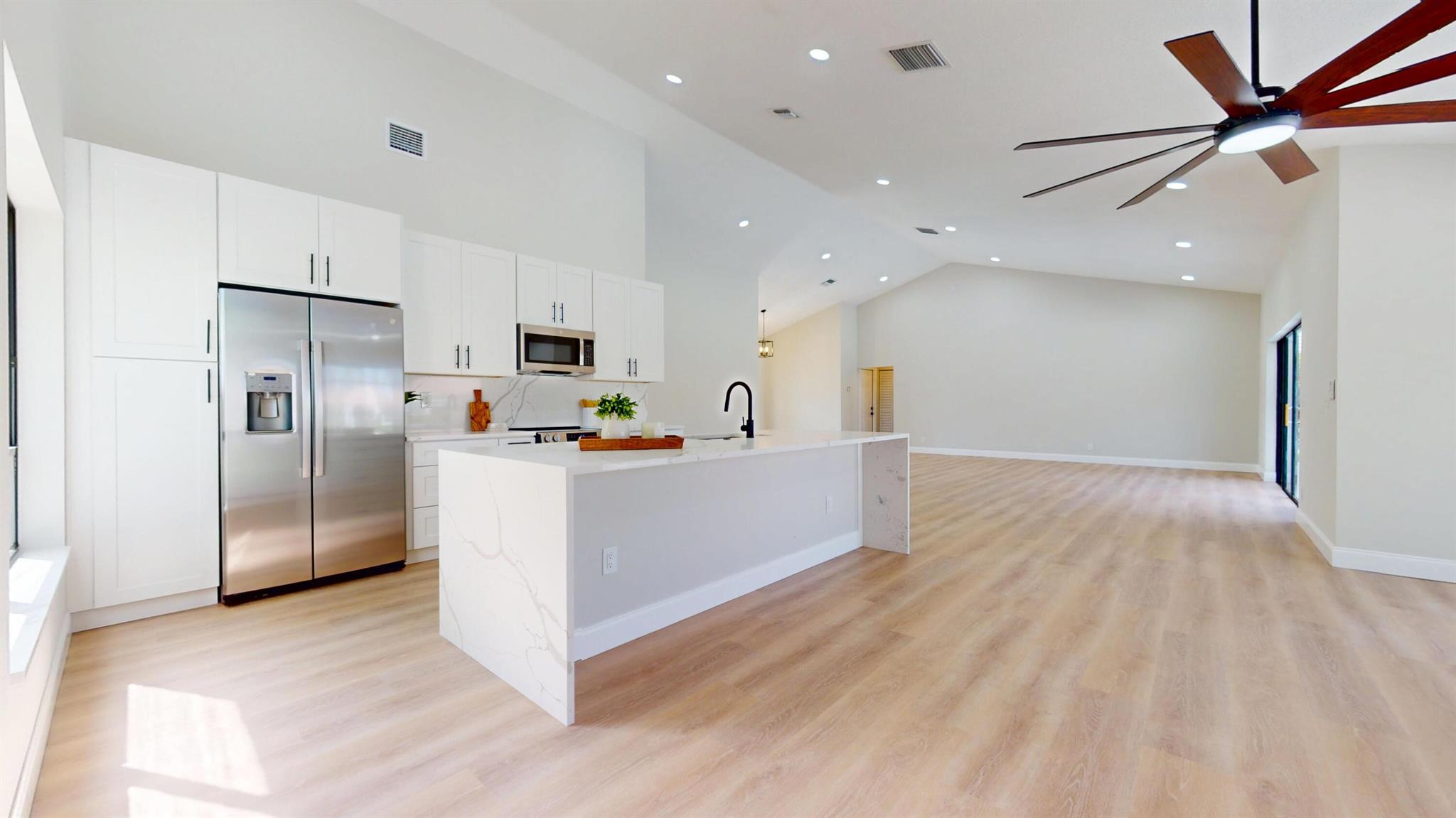 6052 Sunberry Circle, Boynton Beach, FL, 33437/$799,999 4 6052 Sunberry Circle