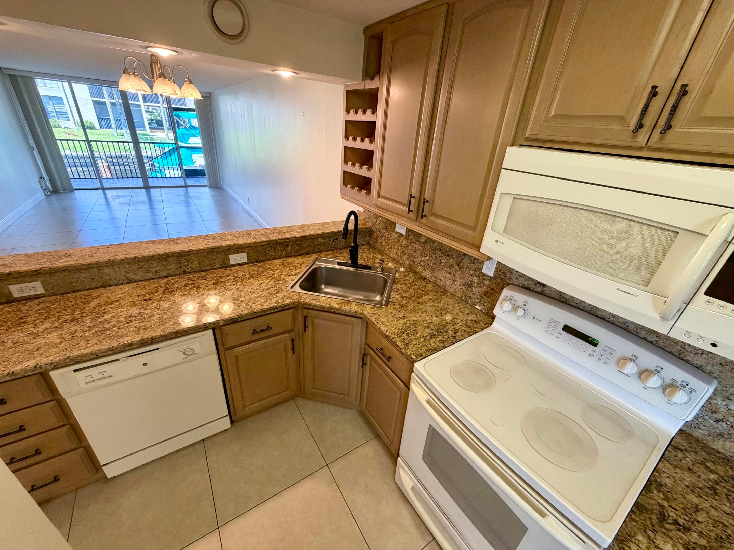 6 Royal Palm Way 102