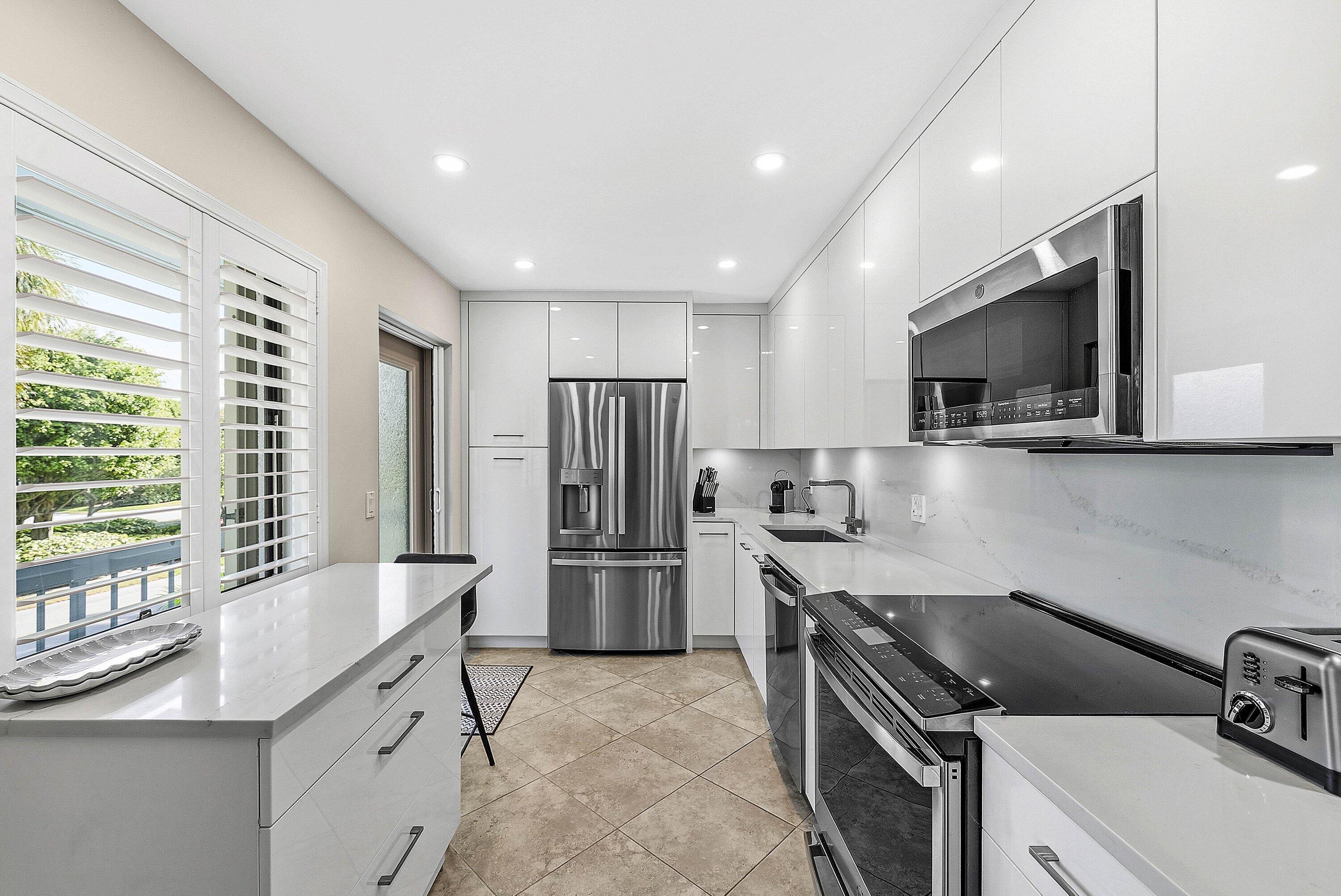 4114 B Quail Ridge Drive N Osprey