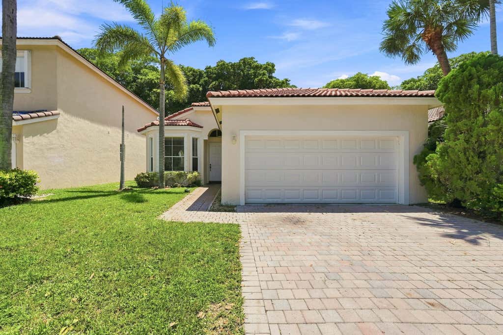 Photo of 7778 NW 17th Place, Pembroke Pines, FL 33024 (MLS # B26062940)