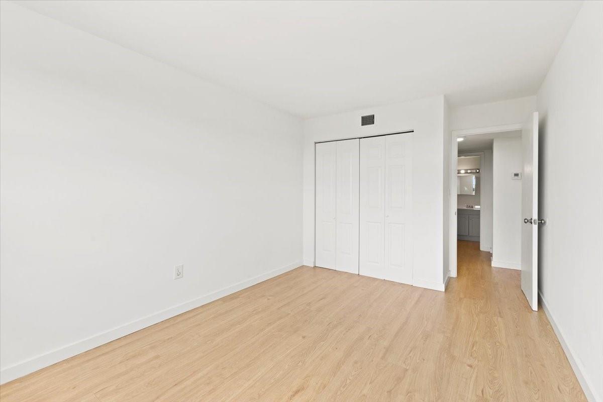 Royal Point - Residential