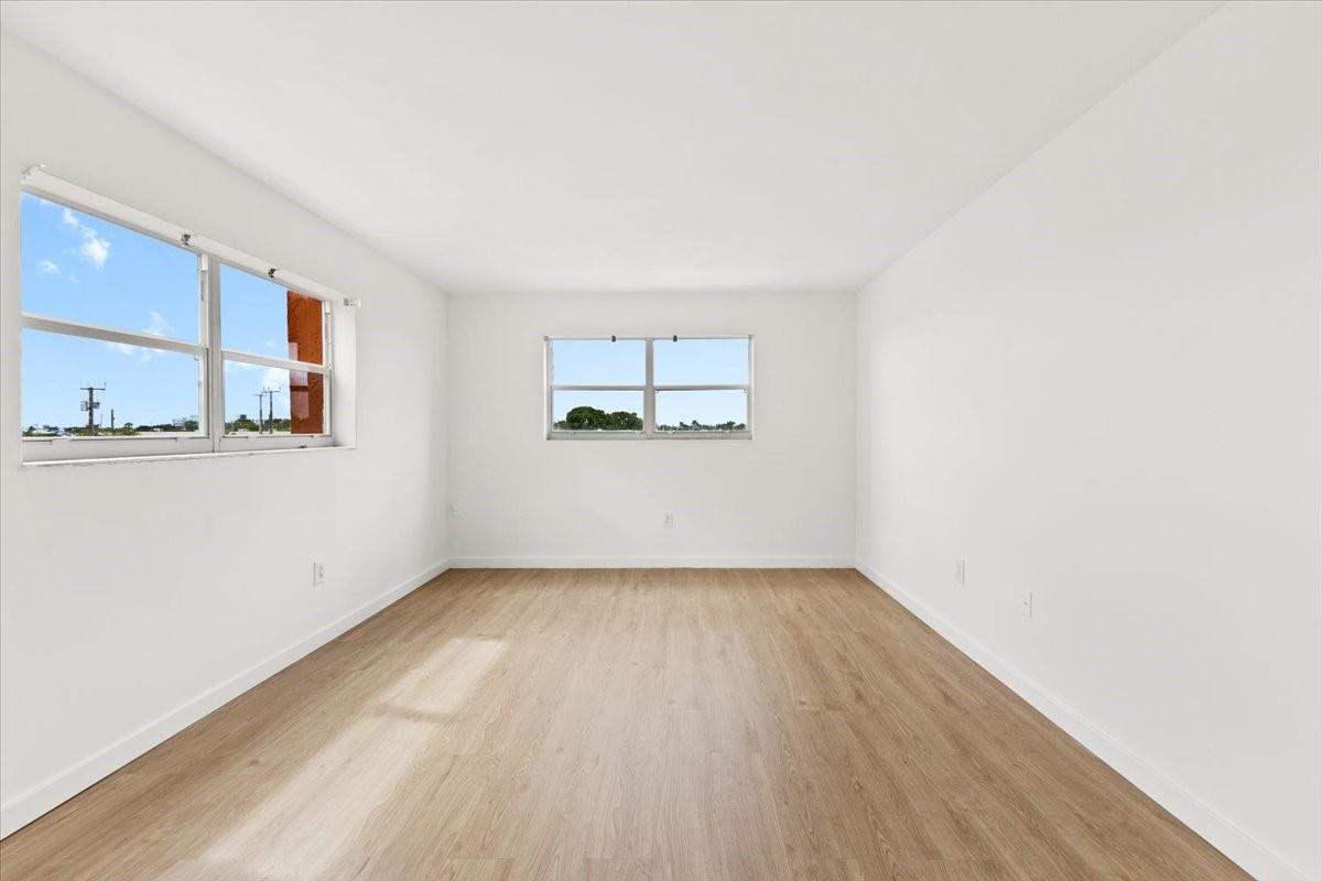 Royal Point - Residential