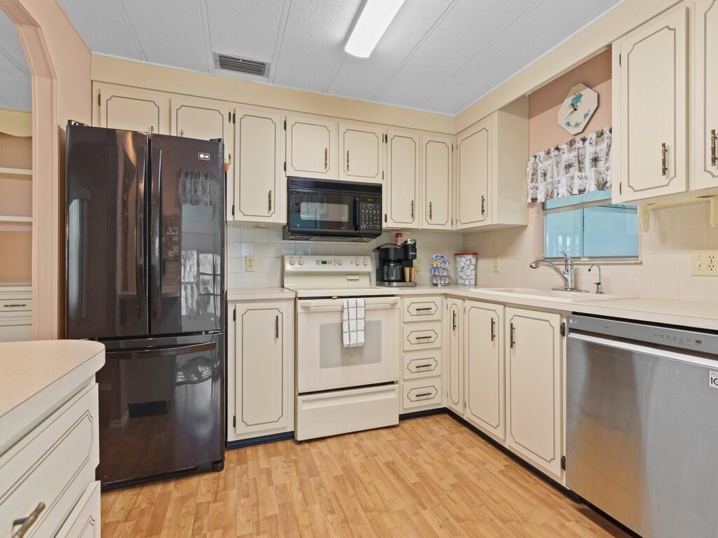 Pinelake Village - Residential