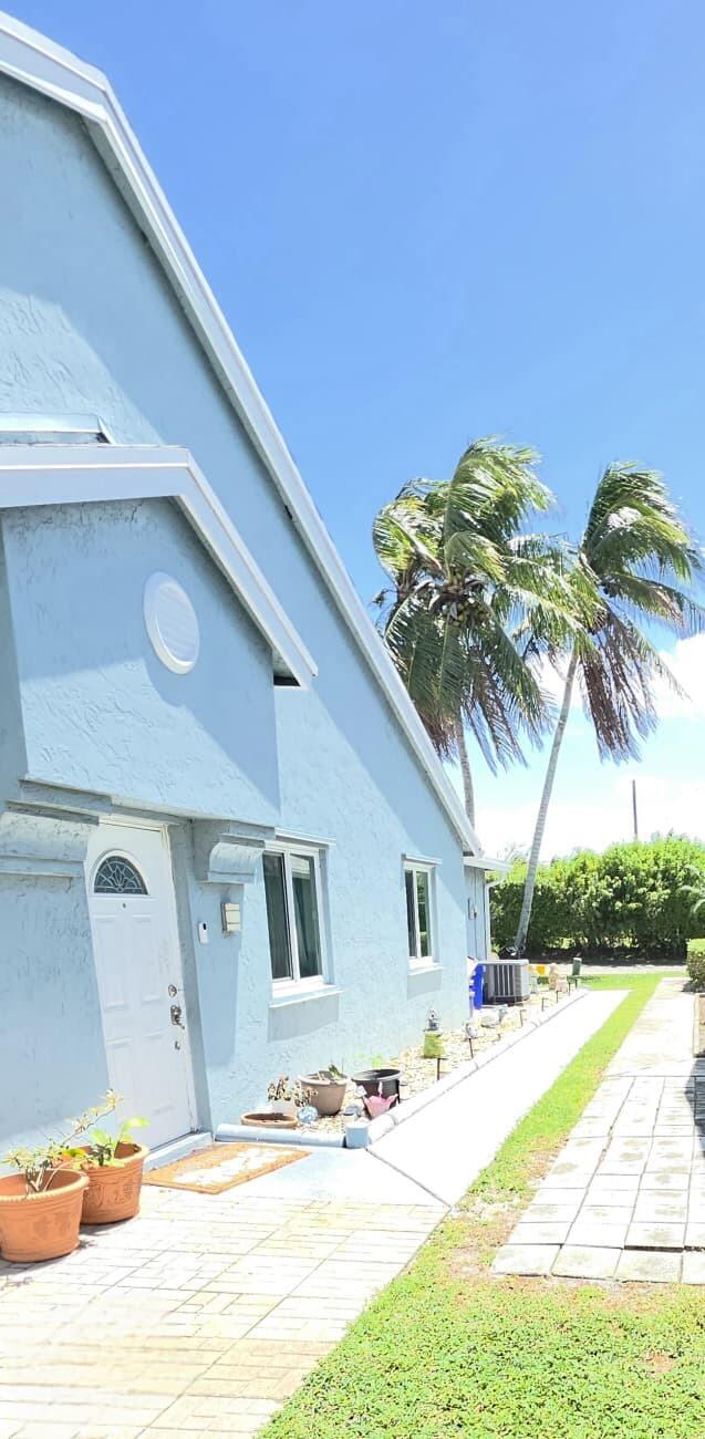 ISLAND CLUB - Residential