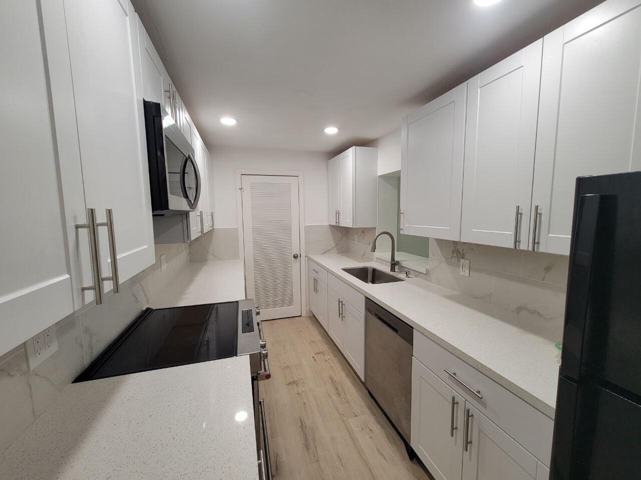 CARDINAL GLADES - Residential