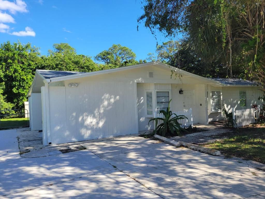 Photo of 4416 Areca Palm Drive, Fort Pierce, FL 34982 (MLS # R11138551)