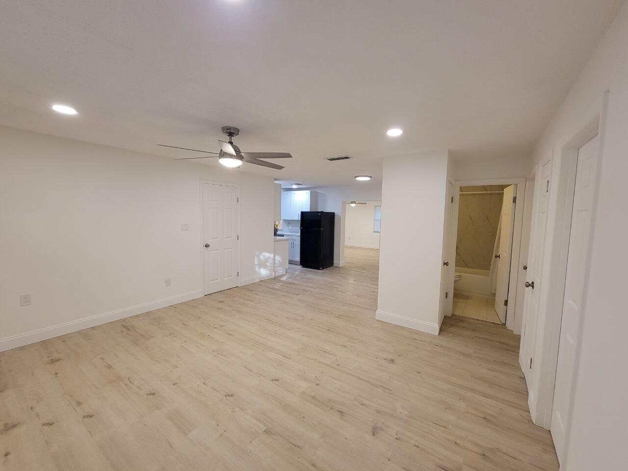 CARDINAL GLADES - Residential