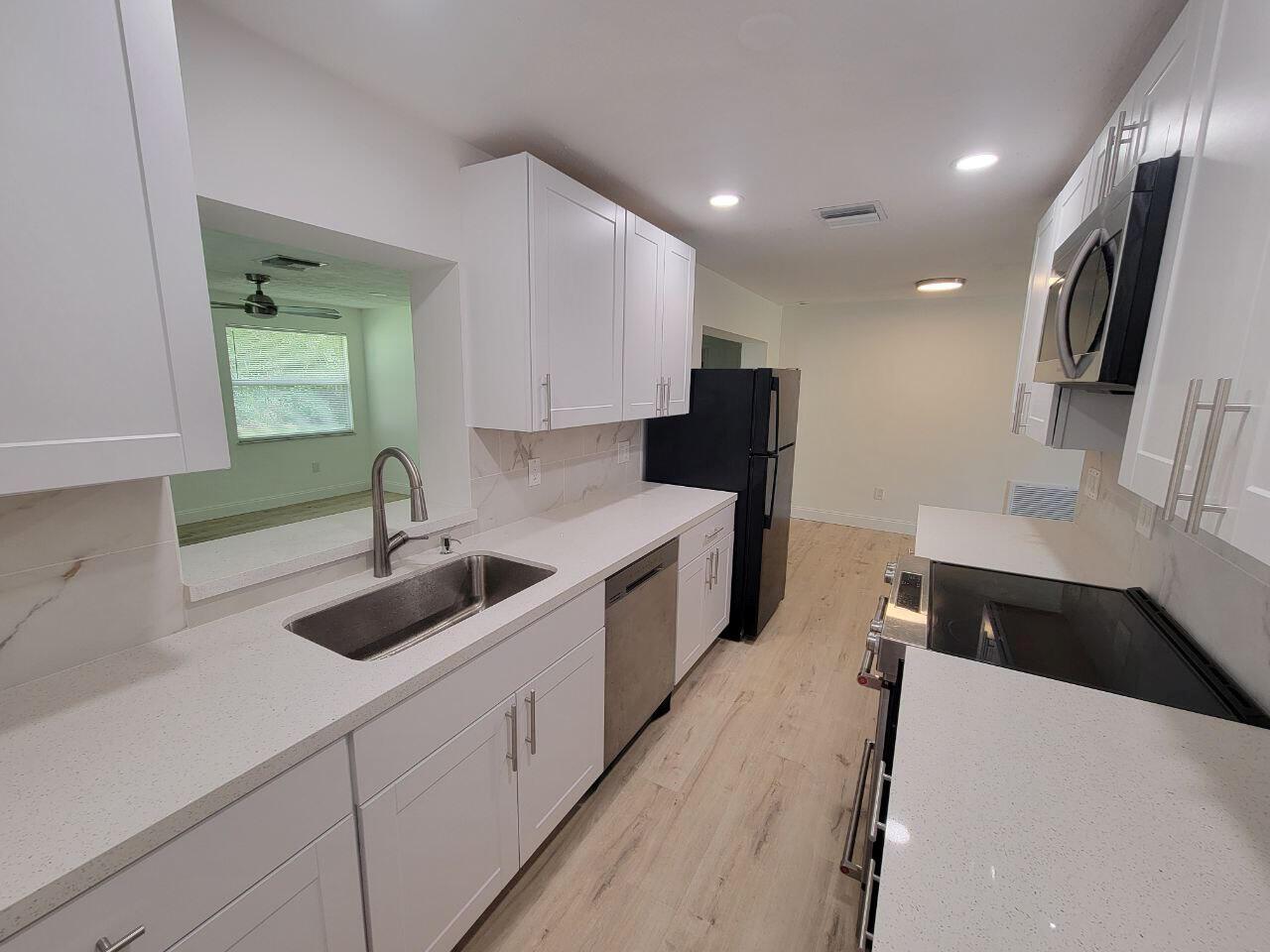 CARDINAL GLADES - Residential