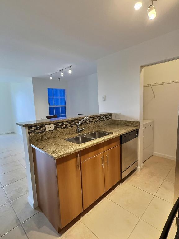 BAHIA AT DELRAY CONDO - Residential Lease