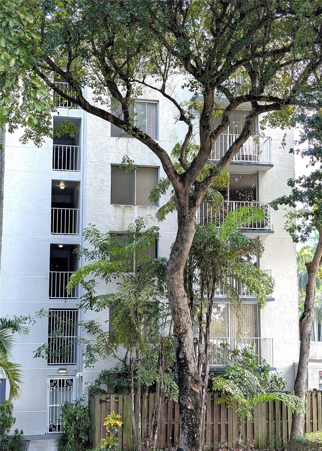 SERENITY ON THE RIVER - Residential