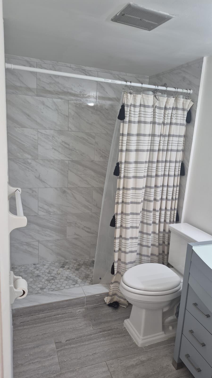 RAMBLEWOOD EAST CONDO - Residential Lease