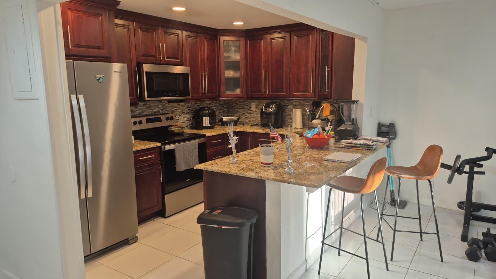 RAMBLEWOOD EAST CONDO - Residential Lease