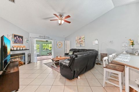 A home in Loxahatchee