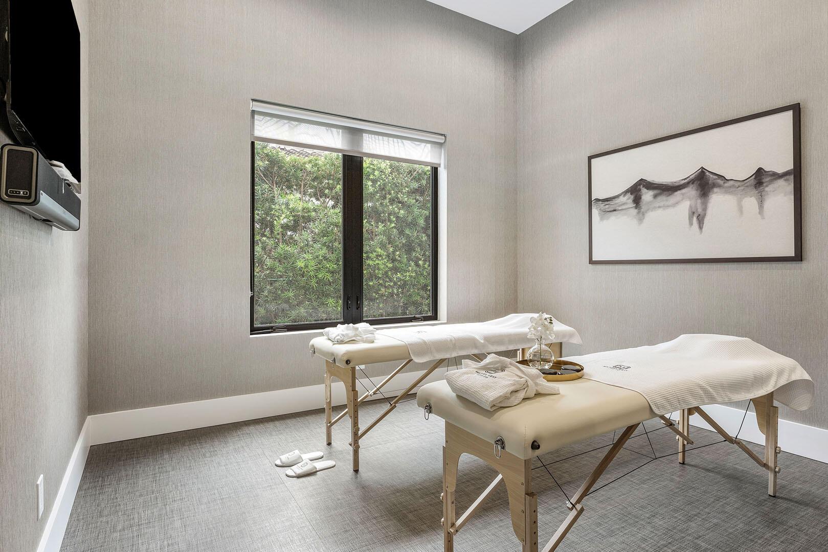 ROYAL PALM YACHT & COUNTR - Residential