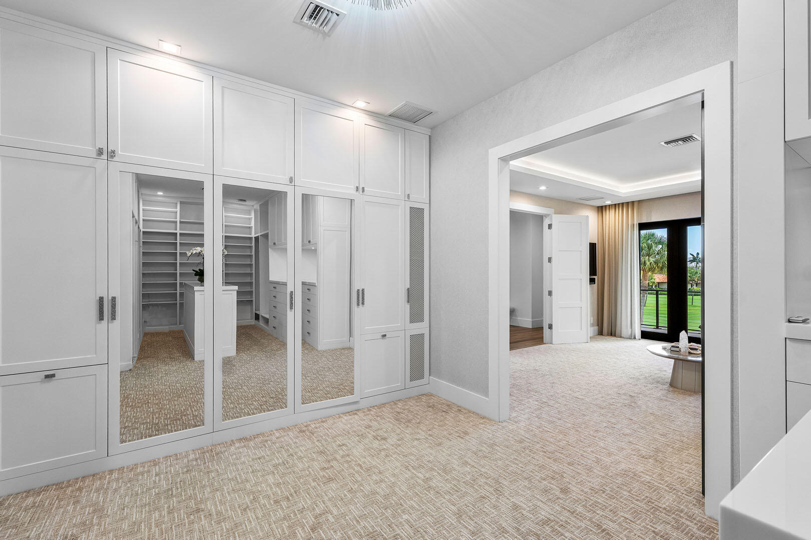 ROYAL PALM YACHT & COUNTRY CLUB - Residential