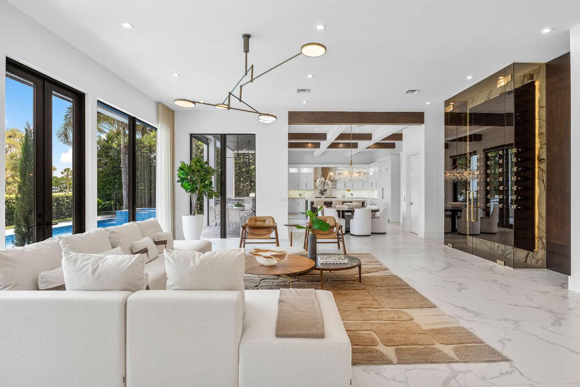 ROYAL PALM YACHT & COUNTRY CLUB - Residential