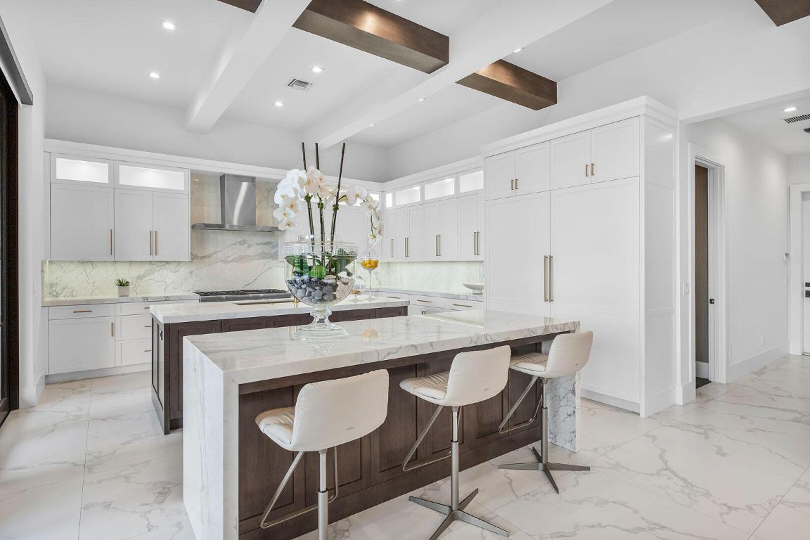 ROYAL PALM YACHT & COUNTRY CLUB - Residential