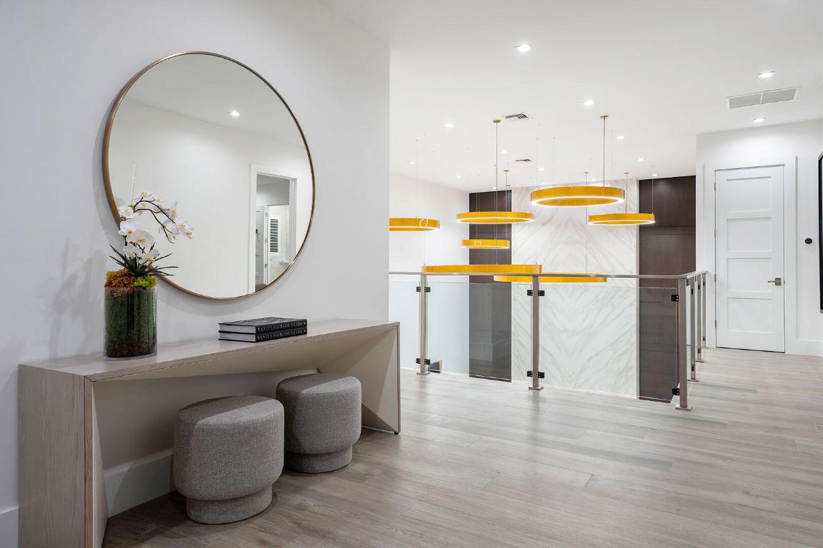 ROYAL PALM YACHT & COUNTRY CLUB - Residential