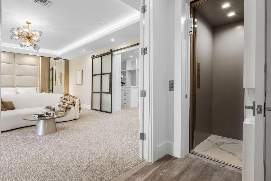 ROYAL PALM YACHT & COUNTRY CLUB - Residential