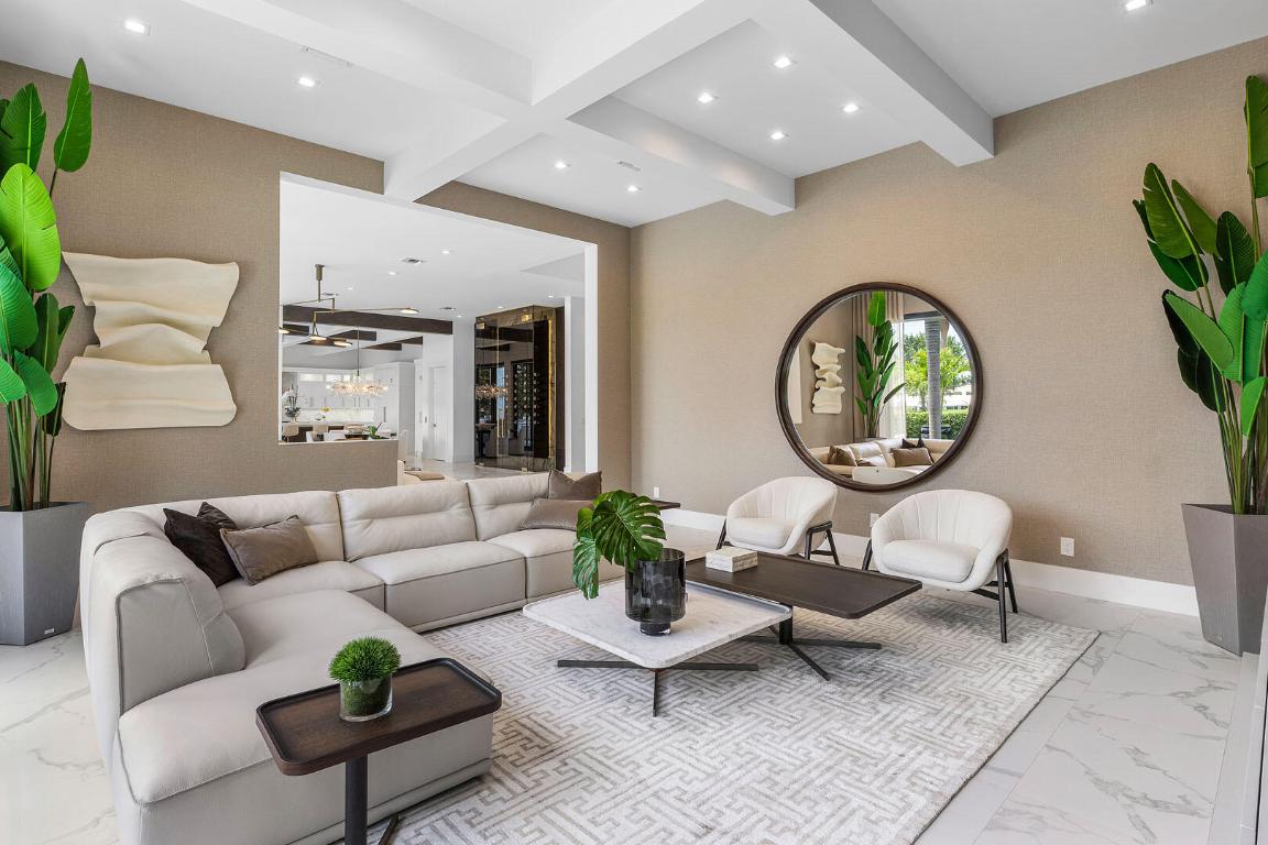 ROYAL PALM YACHT & COUNTRY CLUB - Residential