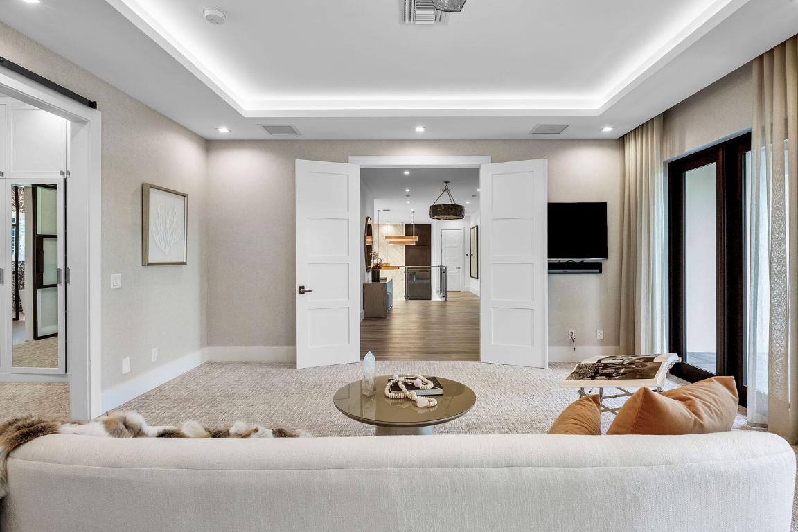 ROYAL PALM YACHT & COUNTRY CLUB - Residential