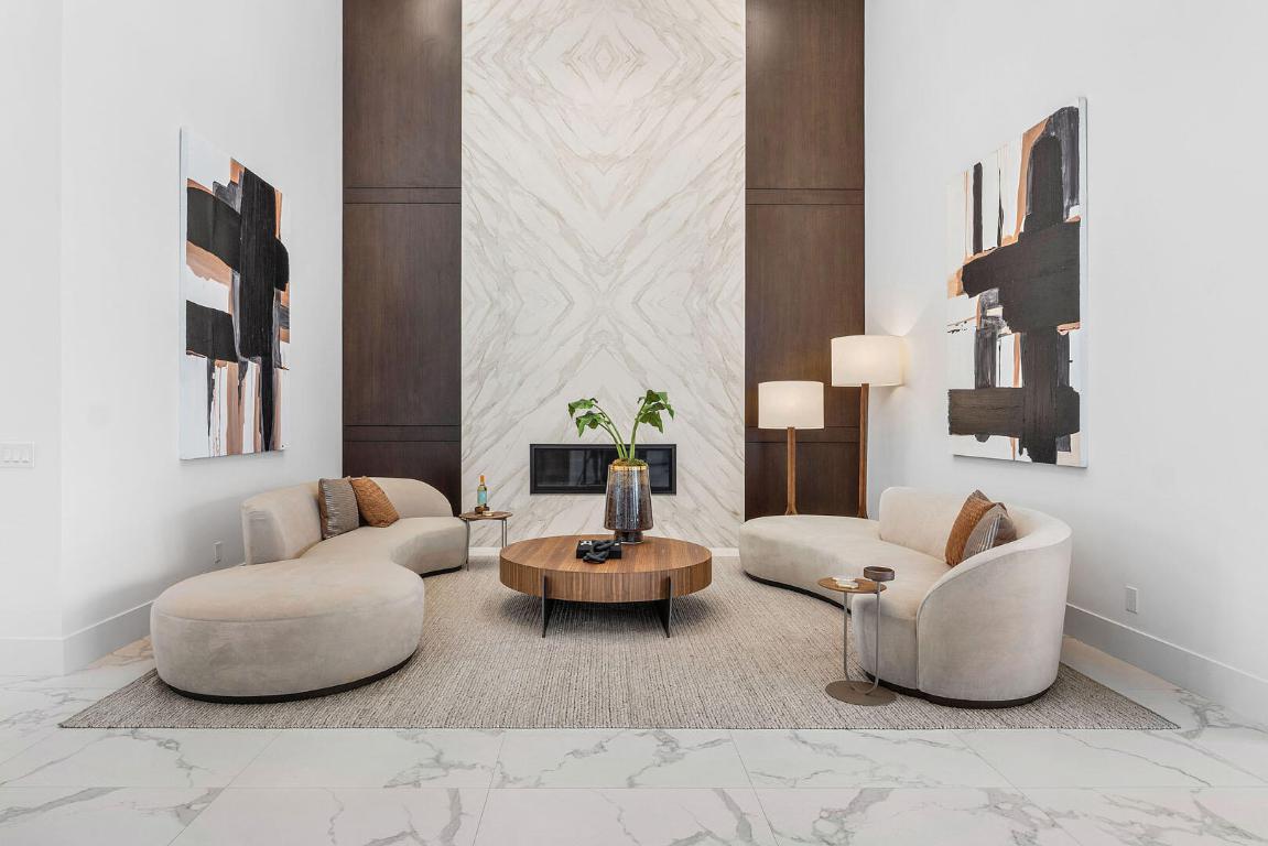 ROYAL PALM YACHT & COUNTRY CLUB - Residential