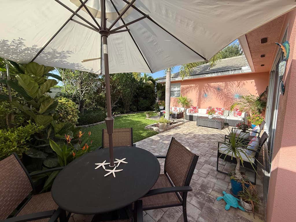 Photo of 4089 Old Oak Drive, Palm Beach Gardens, FL 33410 (MLS # B26054677)