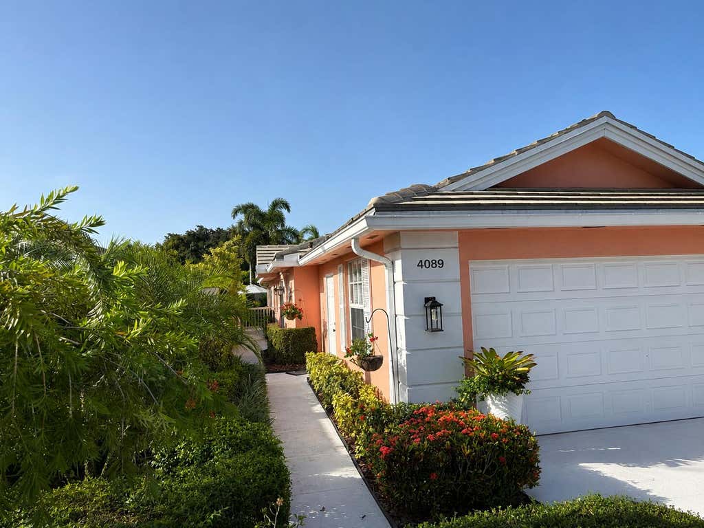 Photo of 4089 Old Oak Drive, Palm Beach Gardens, FL 33410 (MLS # B26054677)
