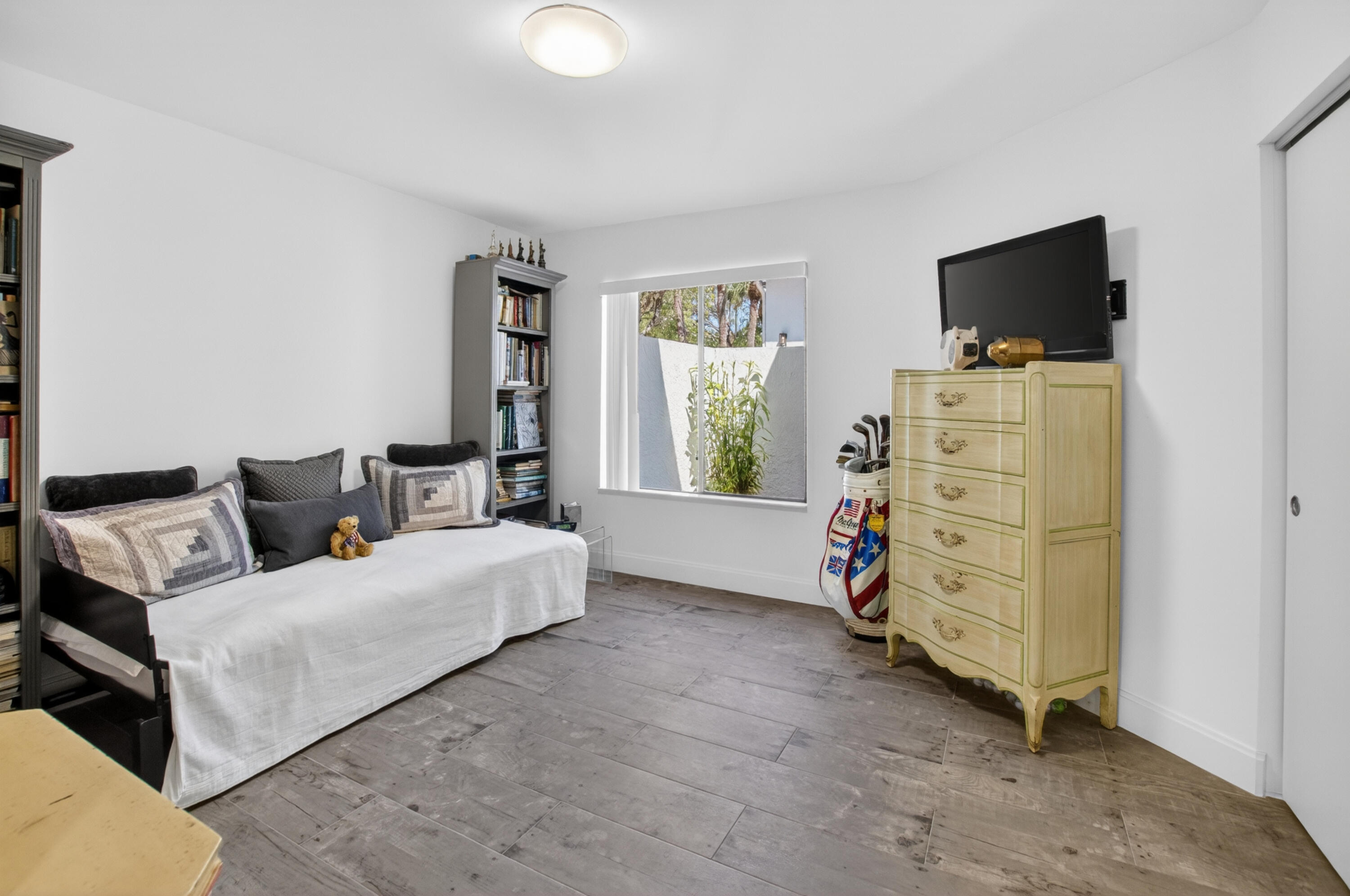 GLENEAGLES CONDO V - Residential