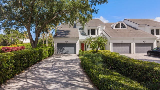 Photo of 310 SPYGLASS Way, Jupiter, FL 33477 (MLS # B26088444)
